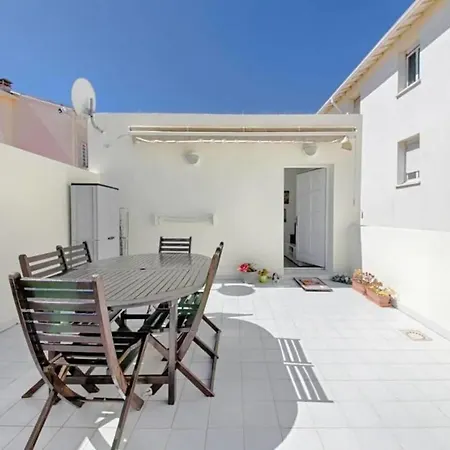 Spacious 1 Bedroom With Big Rooftop Terrace In *