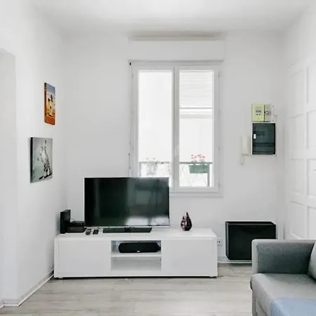 Apartmán Spacious 1 Bedroom With Big Rooftop Terrace In