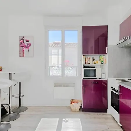 아파트 Spacious 1 Bedroom With Big Rooftop Terrace In *
